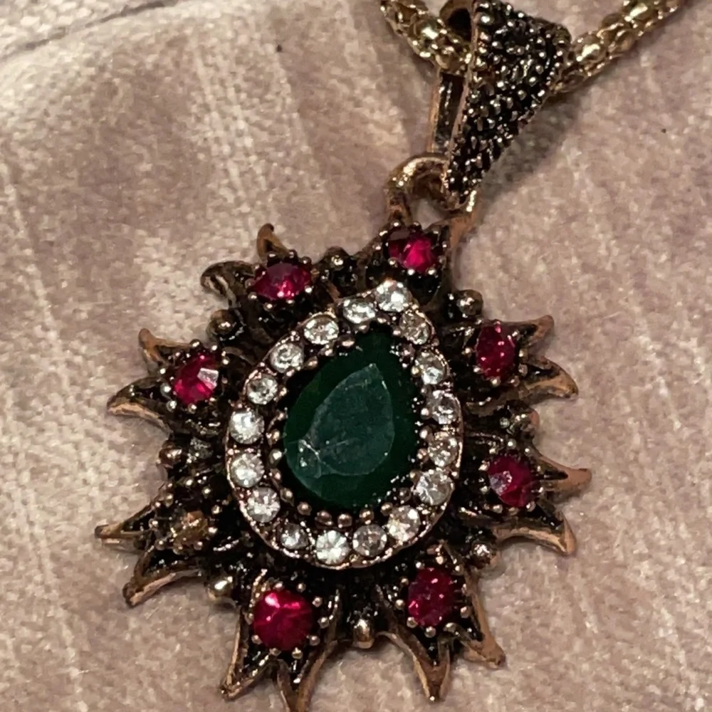 TURKISH Necklace & Earrings Set - Picture 6 of 9